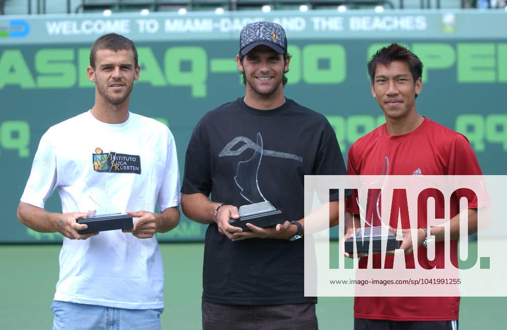 NASDAQ 100 OPEN FL GUSTAVO KUERTEN, MARK PHILIPPOUSSIS, PARADORN SRICHAPHAN RECEIVING PLAYERS OF THE YEAR AWARDS AT THE NASDAQ 100 TENNIS OPEN HELD AT MIAMI S CRANDON PARK IN KEY BISCAYNE FLORIDA. MARCH 25 2003. PICTURES GUSTAVO KUERTEN, MARK PHILIPPOUSSIS AND PARADORN SRICHAPHAN, Credit:Larry Marano Avalon USA