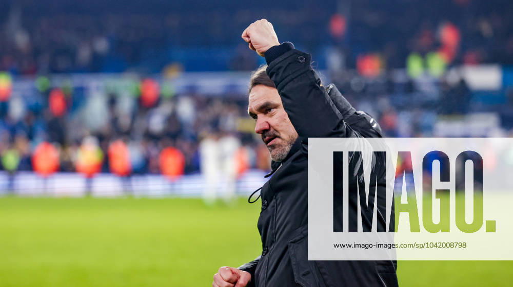 Leeds United v Stoke City EFL Sky Bet Championship 05 03 2024. Leeds United Manager Daniel Farke acknowledges the fans during the EFL Sky Bet Championship match between Leeds United and Stoke City at Elland Road, Leeds, England on 5 March 2024. Editorial use only DataCo restrictions apply See www.football-dataco.com ,