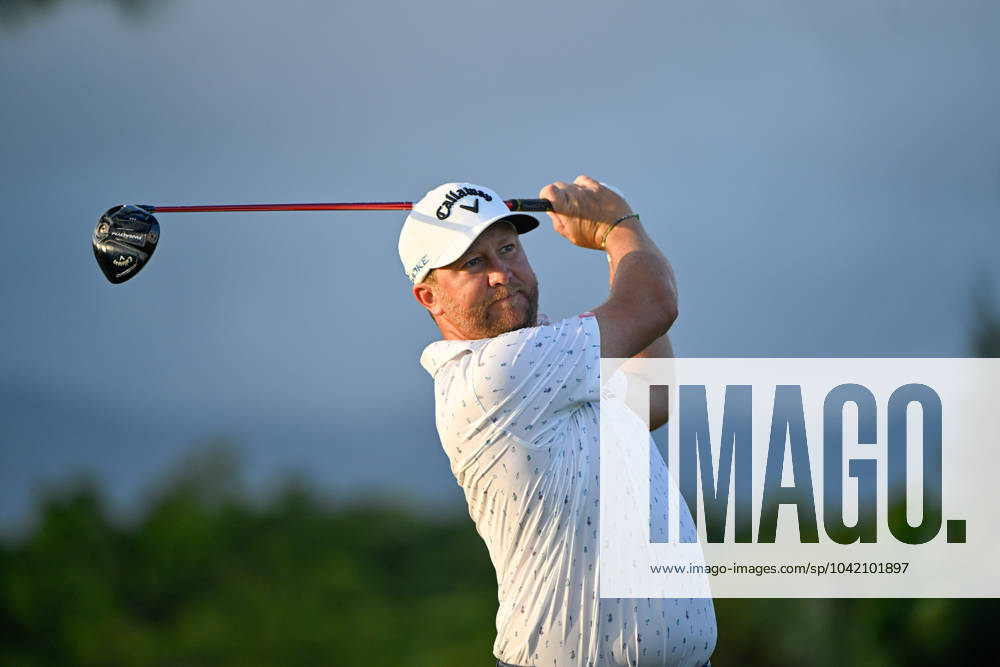 RIO GRANDE, PR - MARCH 07: Brice Garnett (USA) watches his tee shot on 12 during Rd1 of the Puerto Rico Open at Grand Reserve Country Club (Old) on March 7, 2024, in Rio Grande, Puerto Rico. (Photo by Ken Murray Icon Sportswire) GOLF: MAR 07 PGA, Golf Herren Puerto Rico Open Icon240307001