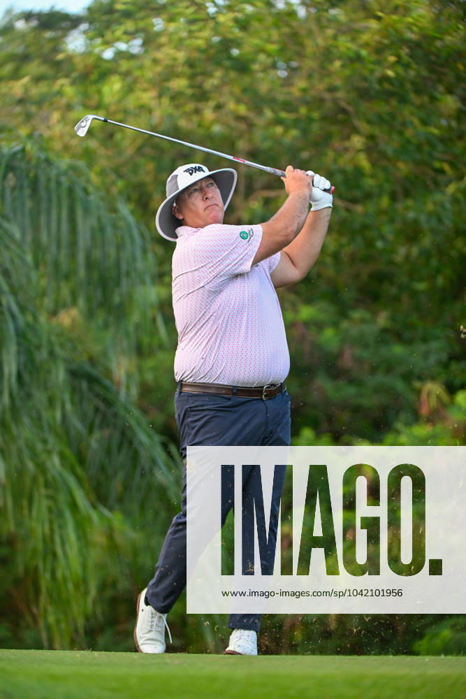 RIO GRANDE, PR - MARCH 07: Scott Gutschewski (USA) watches his tee shot on 11 during Rd1 of the Puerto Rico Open at Grand Reserve Country Club (Old) on March 7, 2024, in Rio Grande, Puerto Rico. (Photo by Ken Murray Icon Sportswire) GOLF: MAR 07 PGA, Golf Herren Puerto Rico Open Icon240307005