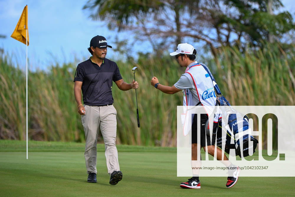 RIO GRANDE, PR - MARCH 07: Satoshi Kodaira (JPN) fist bumps his caddie after sinking his birdie putt on 17 during Rd1 of the Puerto Rico Open at Grand Reserve Country Club (Old) on March 7, 2024, in Rio Grande, Puerto Rico. (Photo by Ken Murray Icon Sportswire) GOLF: MAR 07 PGA, Golf Herren Puerto Rico Open Icon240307029