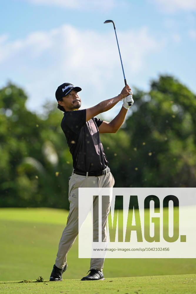 RIO GRANDE, PR - MARCH 07: Satoshi Kodaira (JPN) watches his approach shot on 18 during Rd1 of the Puerto Rico Open at Grand Reserve Country Club (Old) on March 7, 2024, in Rio Grande, Puerto Rico. (Photo by Ken Murray Icon Sportswire) GOLF: MAR 07 PGA, Golf Herren Puerto Rico Open Icon240307036