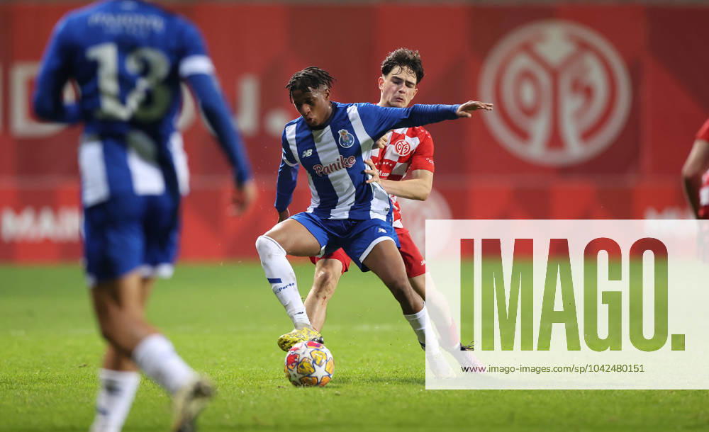 Football UEFA Youth League quarter-finals, 1 FSV Mainz 05 U19 FC Porto, emonline,, v l , Cardoso Varela FC Porto , Justus Götze 1 FSV Mainz 05 DFL DFB REGULATIONS PROHIBIT ANY USE OF PHOTOGRAPHS AS IMAGE SEQUENCES AND OR QUASI VIDEO