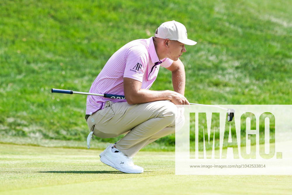 MATTI SCHMID of Germany lines up a putt on the 18th green during the second round of the 2024 PLAYERS Championship at TPC Sawgrass. Ponte Vedra Beach United States - ZUMAw109 20240315_fap_w109_009