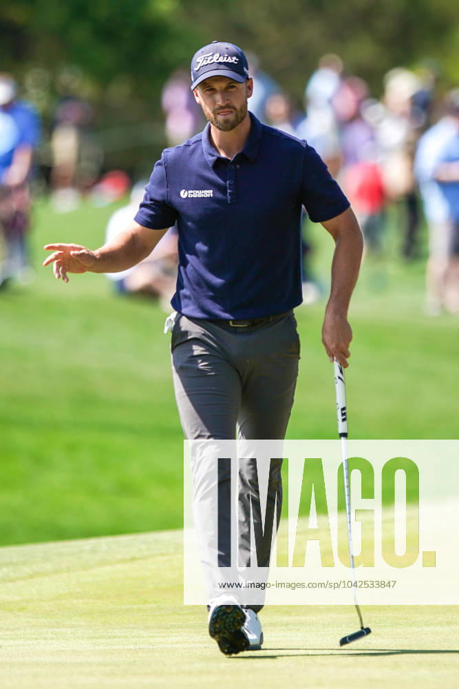 WYNDHAM CLARK (USA) waves to the gallery after putting the 3rd green during the second round of the 2024 PLAYERS Championship at TPC Sawgrass. Ponte Vedra Beach United States - ZUMAw109 20240315_fap_w109_006