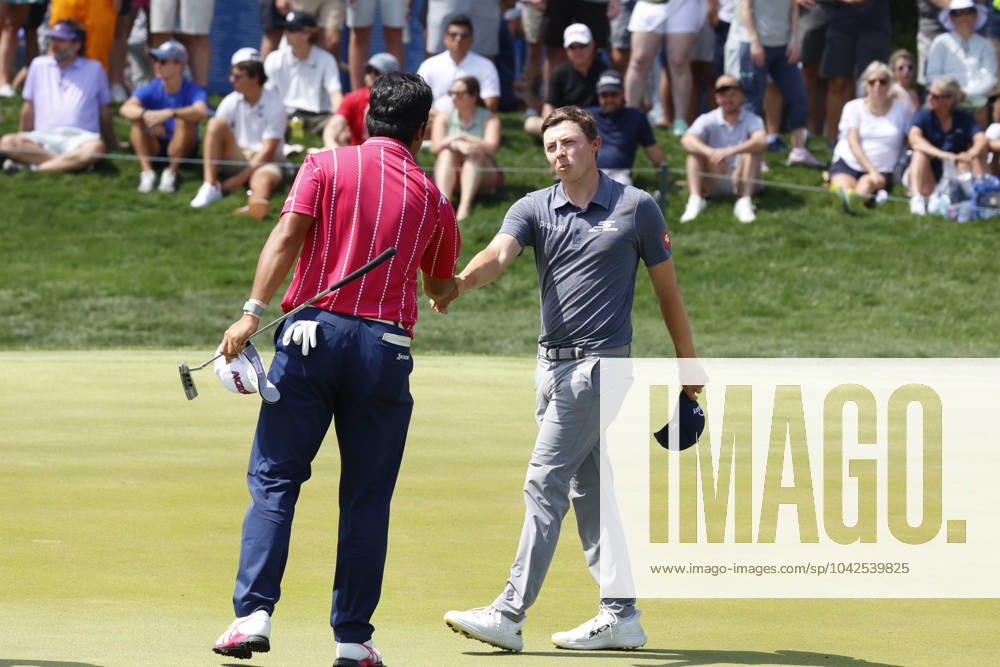 PONTE VEDRA BEACH, FL - MARCH 15: PGA, Golf Herren golfer Hideki Matsuyama shakes hands with Matt Fitzpatrick after finishing on the 9th hole during The Players Championship on March 15, 2024, at TPC Sawgrass in Ponte Vedra Beach, Florida. (Photo by Brian Spurlock Icon Sportswire) GOLF: MAR 15 PGA THE PLAYERS Championship Icon24031517