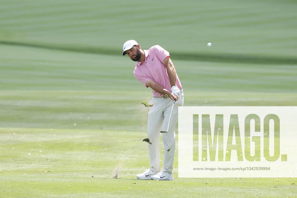 PONTE VEDRA BEACH, FL - MARCH 15: PGA, Golf Herren golfer Scottie Scheffler hits out of the fairway on the 9th hole during The Players Championship on March 15, 2024, at TPC Sawgrass in Ponte Vedra Beach, Florida. (Photo by Brian Spurlock Icon Sportswire) GOLF: MAR 15 PGA THE PLAYERS Championship Icon24031531