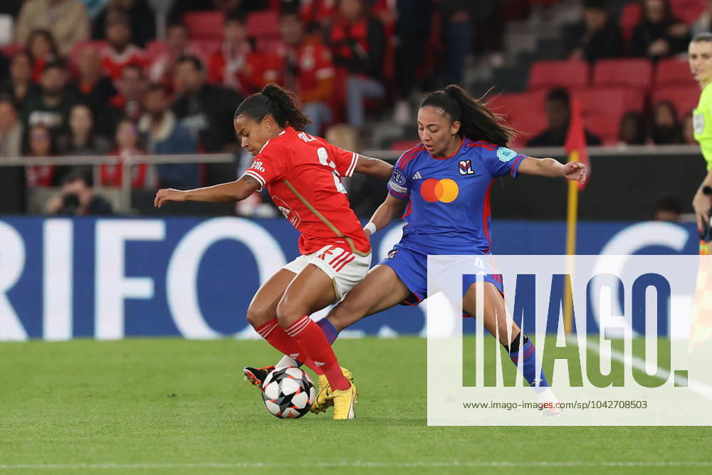 UEFA Women s Champions League 2023 24 1 4 Final SL Benfica Olympique Lyon, Marie Alidou SL Benfica , , Selma Bacha Olympique Lyon , duel, action, action, battles for the ball