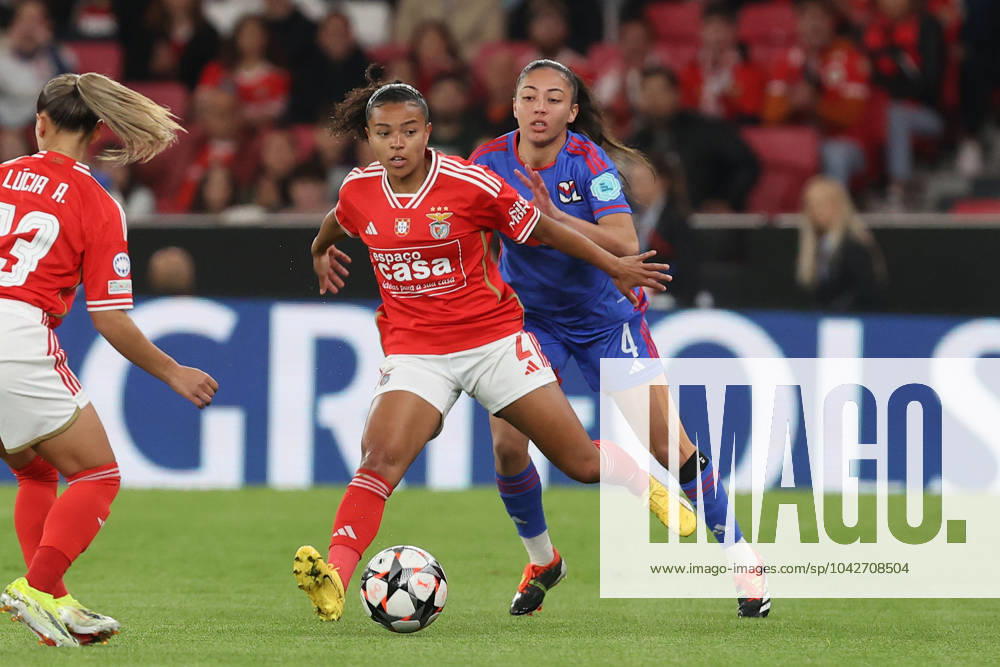 UEFA Women s Champions League 2023 24 1 4 Final SL Benfica Olympique Lyon, Marie Alidou SL Benfica , , Selma Bacha Olympique Lyon , duel, action, action, battles for the ball