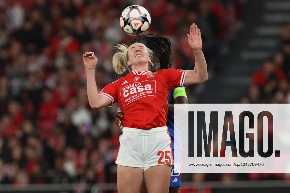 UEFA Women s Champions League 2023 24 1 4 Final SL Benfica Olympique Lyon, Chandra Davidson SL Benfica , Griedge Mbock Bathy Olympique Lyon , header, header duel