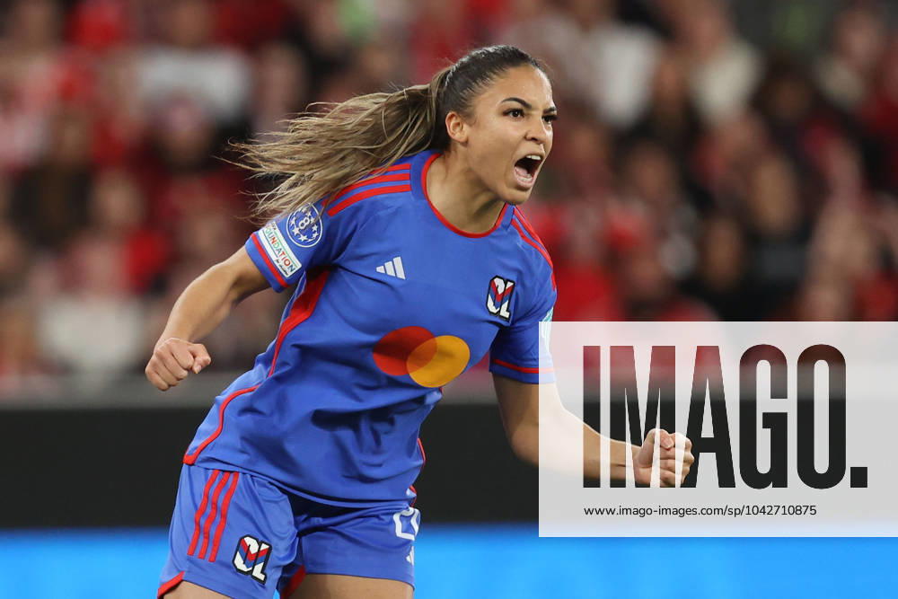 UEFA Women s Champions League 2023 24 1 4 Final SL Benfica Olympique Lyon, Delphine Cascarino Olympique Lyon Torjubelel, Goal celebration, celebrate the goal zum 1 1