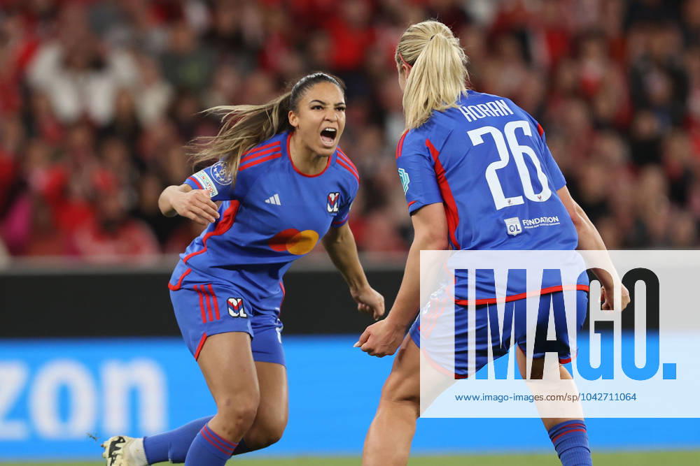 UEFA Women s Champions League 2023 24 1 4 Final SL Benfica Olympique Lyon, Delphine Cascarino Olympique Lyon and Lindsey Horan Olympique Lyon Goal celebration, celebrate the goal