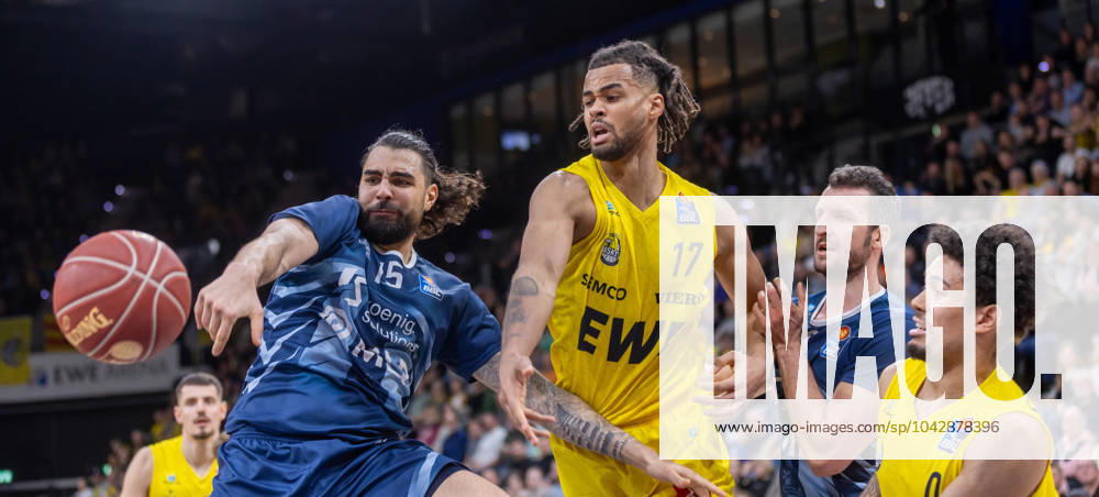 Oldenburg, Lower Saxony, DEU, 23 03 2024, Marcel Keßen left, MLP Academics Heidelberg , Norris Agbakoko EWE Baskets Oldenburg , Paul Zipser MLP Academics Heidelberg and Len Schoormann right, EWE Baskets Oldenburg , EWE Baskets Oldenburg vs MLP Academics Heidelberg 1 Basketball Bundesliga Season 2023 2024, 25 Matchday, Grosse EWE Arena EWE Baskets Oldenburg vs MLP Academics Heidelberg www.andreas-burmann.de