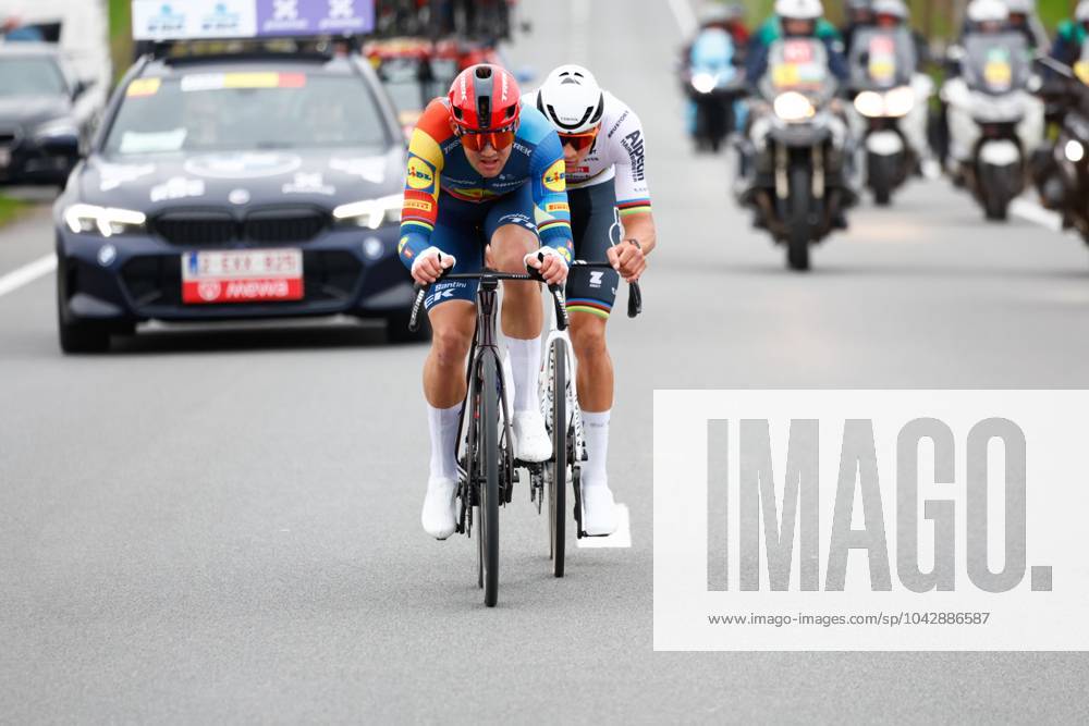Danish Mads Pedersen of Lidl-Trek and Dutch Mathieu van der Poel of Alpecin-Deceuninck pictured in action during the men s Gent-Wevelgem - In Flanders Fields cycling race, 253.1 km from Ieper to Wevelgem, Sunday 24 March 2024. POOLxJANxDExMEULENEIR x89769805x