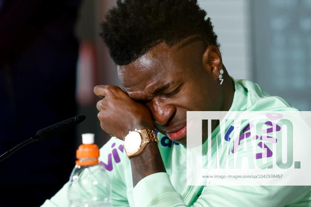 Bilder des Jahres 2024, Sport 03 März March 25, 2024, Valdebebas, Madrid, SPAIN: Vinicius Junior breaks down to cry during his press conference, PK, Pressekonferenz during the training session of Brazil Team prior the friendly match against Spain at Ciudad Deportiva Real Madrid on March 25, 2024, in Valdebebas, Madrid, Spain. Valdebebas SPAIN - ZUMAa181 20240325_zaa_a181_059