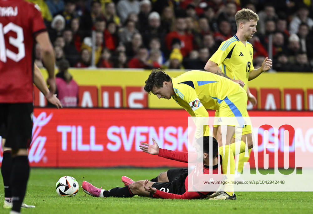 STOCKHOLM , SWEDEN 20240325 Swedens Victor Nilsson Lindelöf right and Albanias Armando Broja during Mondays international football match between Sweden and Albania at Friends Arena STOCKHOLM SWEDEN