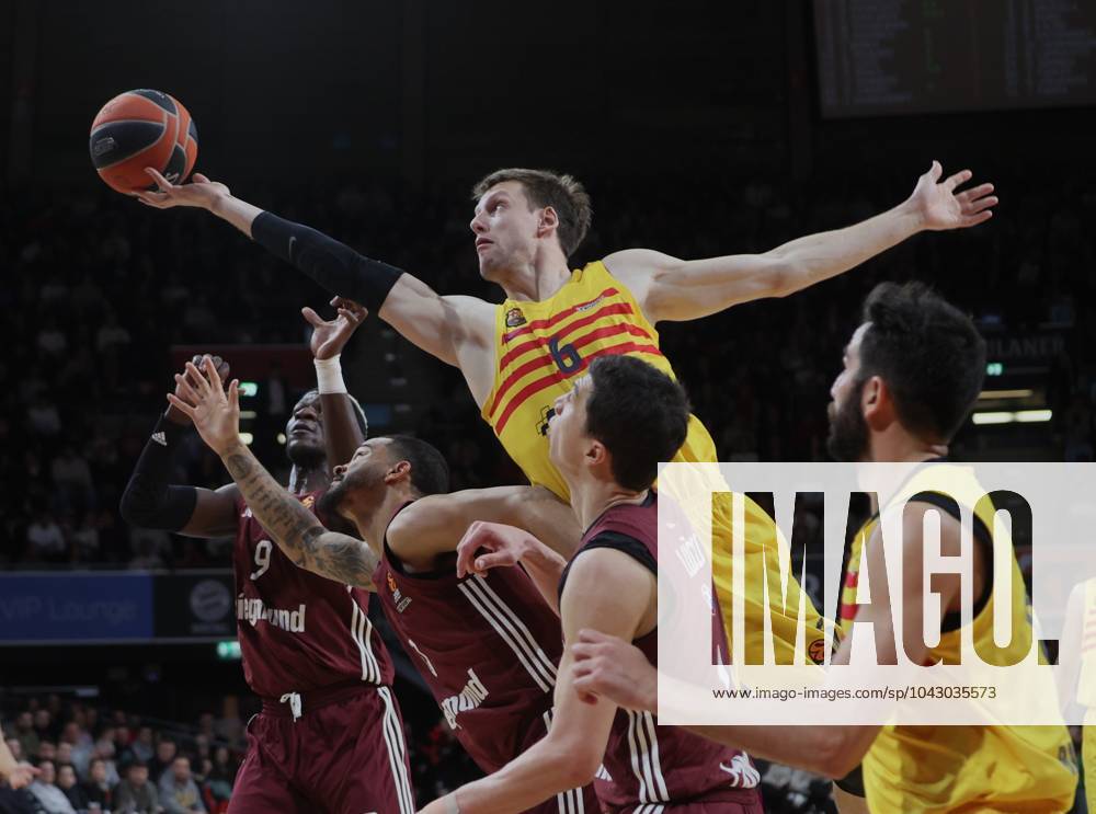 Barcelonas 6 VESELY over Bayerns 9 Isaac BONGA, Bayerns 0 Nick WEILER BABB and Bayerns 11 Vladimir LUCIC Basketball, Bayern Barcelona Basketball Euroleague, FC Bayern Basketball FC Barcelona, Matchday 32, Season 2023 2024, 28 03 2024, in Munich, Germany, B M W P A R K Source Copyright Credit Oryk HAIST xBASKETBALL_BAYERN-BARCELONAx