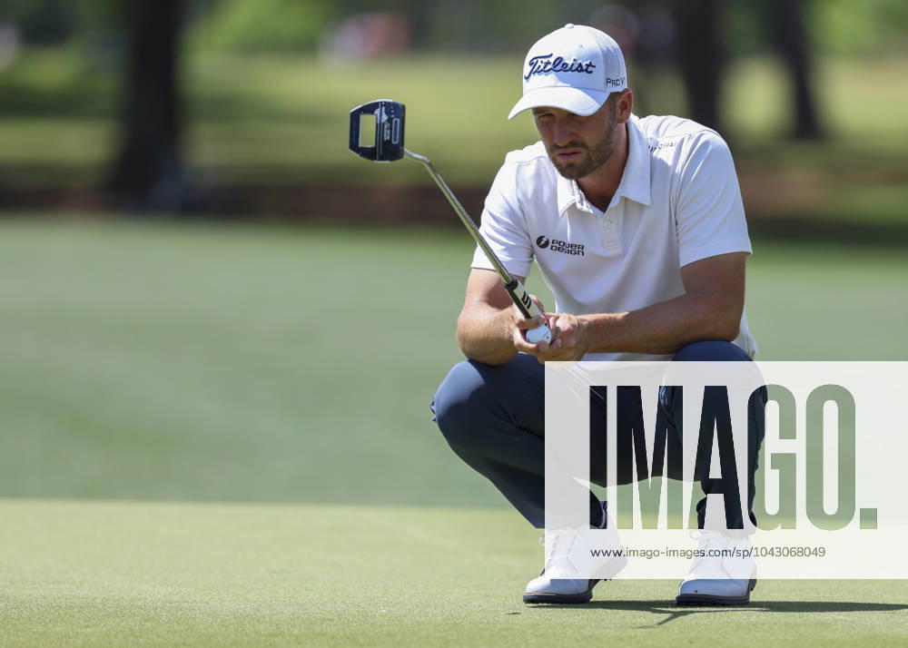 HOUSTON, TX - MARCH 29: Wyndham Clark (USA) studies his putt on 8 during Round 2 of the PGA, Golf Herren Texas Childrens Houston Open at Memorial Park Golf Course on March 29, 2024 in Houston, Texas. (Photo by Leslie Plaza Johnson Icon Sportswire) GOLF: NOV 10 PGA Cadence Bank Houston Open Icon2403290442