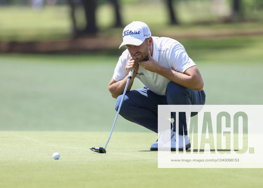 HOUSTON, TX - MARCH 29: Wyndham Clark (USA) studies his putt on 9 during Round 2 of the PGA, Golf Herren Texas Childrens Houston Open at Memorial Park Golf Course on March 29, 2024 in Houston, Texas. (Photo by Leslie Plaza Johnson Icon Sportswire) GOLF: NOV 10 PGA Cadence Bank Houston Open Icon2403290452