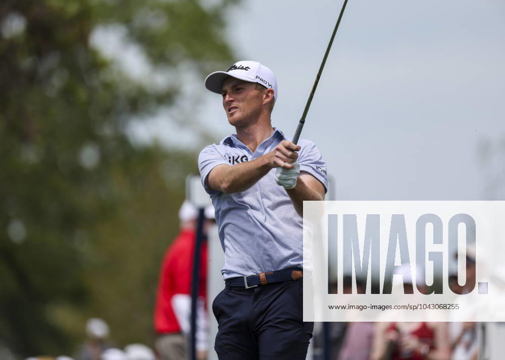 HOUSTON, TX - MARCH 29: Will Zalatoris (USA) watches his tee shot on 2 during Round 2 of the PGA, Golf Herren Texas Childrens Houston Open at Memorial Park Golf Course on March 29, 2024 in Houston, Texas. (Photo by Leslie Plaza Johnson Icon Sportswire) GOLF: NOV 10 PGA Cadence Bank Houston Open Icon2403290612