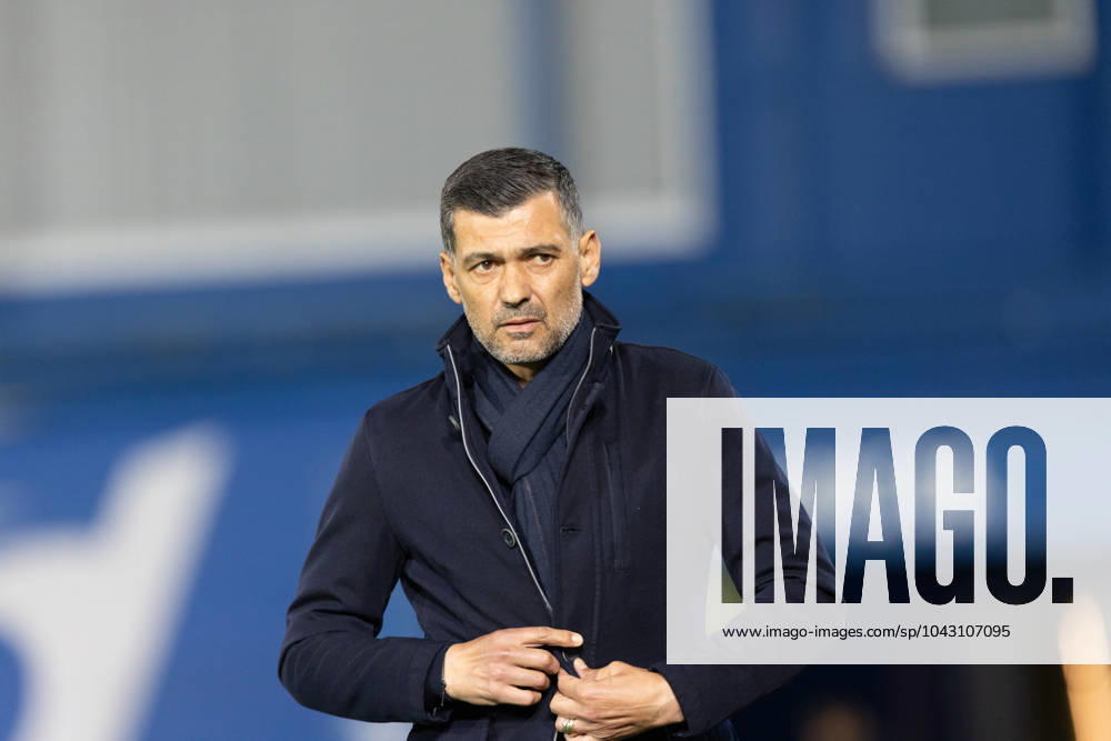 Sergio Conceicao during Liga Portugal game between GD Estoril Praia and FC Porto at Estadio Antonio Coimbra da Mota, Estoril, Lisbon, Portugal. (Maciej Rogowski) Lisbon Estadio Antonio Coimbra da Mota Portugal