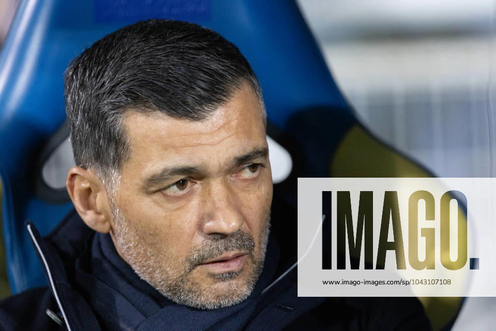 Sergio Conceicao during Liga Portugal game between GD Estoril Praia and FC Porto at Estadio Antonio Coimbra da Mota, Estoril, Lisbon, Portugal. (Maciej Rogowski) Lisbon Estadio Antonio Coimbra da Mota Portugal