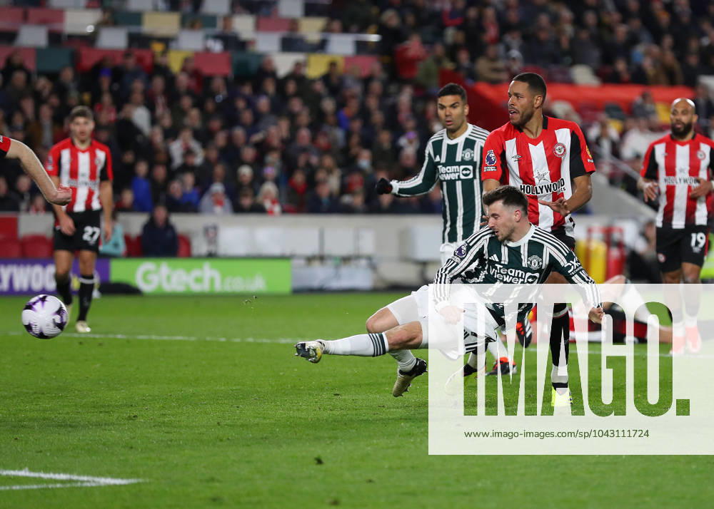 KW13 30th March 2024; Gtech Community Stadium, Brentford, London, England; Premier League Football, Brentford versus Manchester United, ManU Mason Mount of Manchester United shoots and scores his sides 1st goal in the 96th minute to make it 0-1 ActionPlus12623699 JohnxPatrickxFletcher