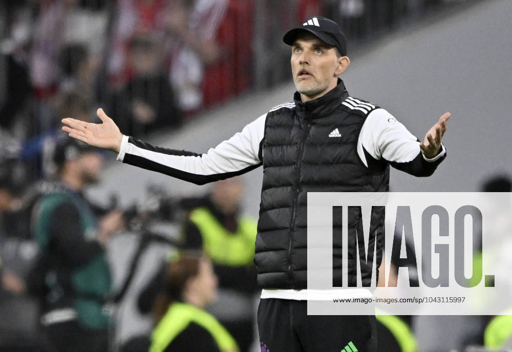 Coach Coach Thomas Tuchel FC Bayern Muenchen FCB on the sidelines Gesture Gesture helpless FC Bayern Muenchen FCB vs Borussia Dortmund BVB 30 03 2024 DFL REGULATIONS PROHIBIT ANY USE OF PHOTOGRAPHS AS IMAGE SEQUENCES AND OR QUASI VIDEO FC Bayern Muenchen FCB vs Borussia Dortmund BVB