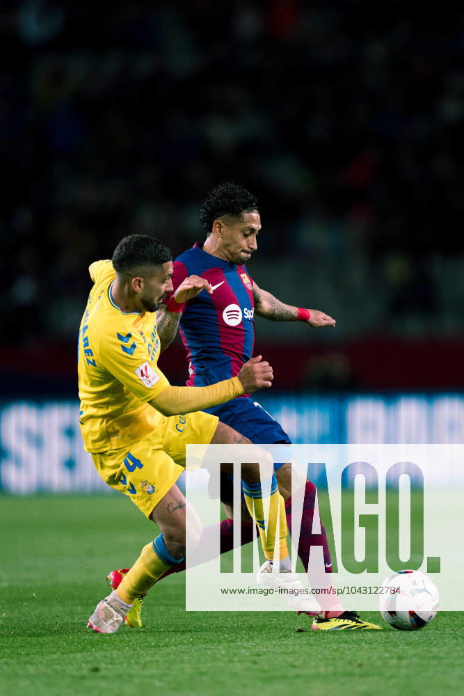 (240331) -- BARCELONA, March 31, 2024 -- FC Barcelona, Barca s Raphinha (R) vies with Alex Suarez of Las Palmas during the Spanish league (La Liga) football match between FC Barcelona and Las Palmas in Barcelona, Spain, March 30, 2024. (Photo by Xinhua) (SP)SPAIN-BARCELONA-FOOTBALL-LA LIGA-BARCELONA VS LAS PALMAS JoanxGosa