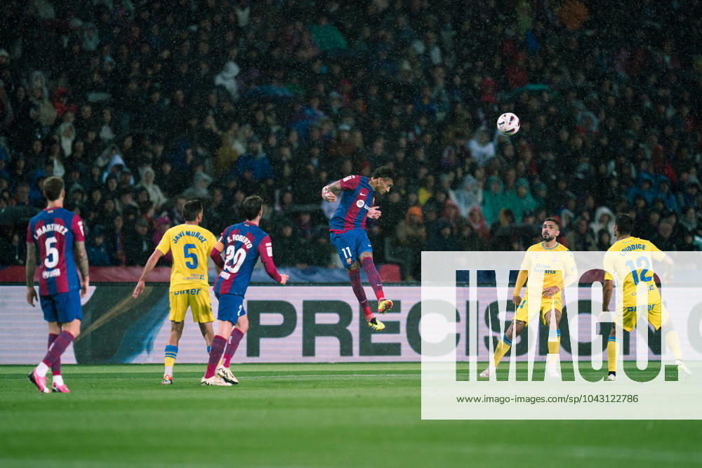 (240331) -- BARCELONA, March 31, 2024 -- FC Barcelona, Barca s Raphinha (top) jumps for a header to score during the Spanish league (La Liga) football match between FC Barcelona and Las Palmas in Barcelona, Spain, March 30, 2024. (Photo by Xinhua) (SP)SPAIN-BARCELONA-FOOTBALL-LA LIGA-BARCELONA VS LAS PALMAS JoanxGosa