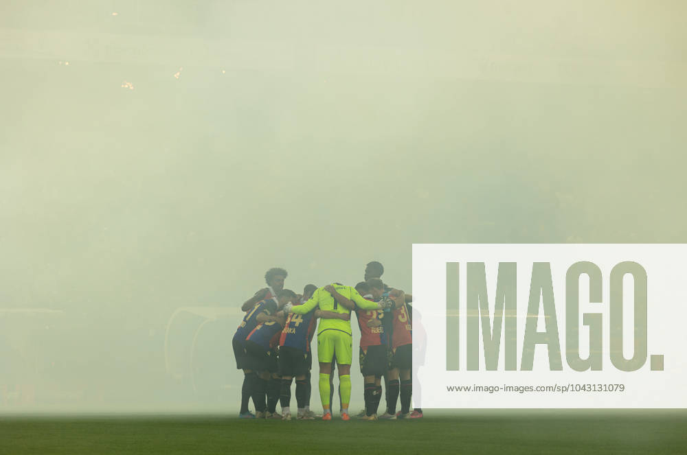 FC Basel FC Zurich Credit Suisse Super League 2023 24, 29 Matchday Team Basel in smoke and fog