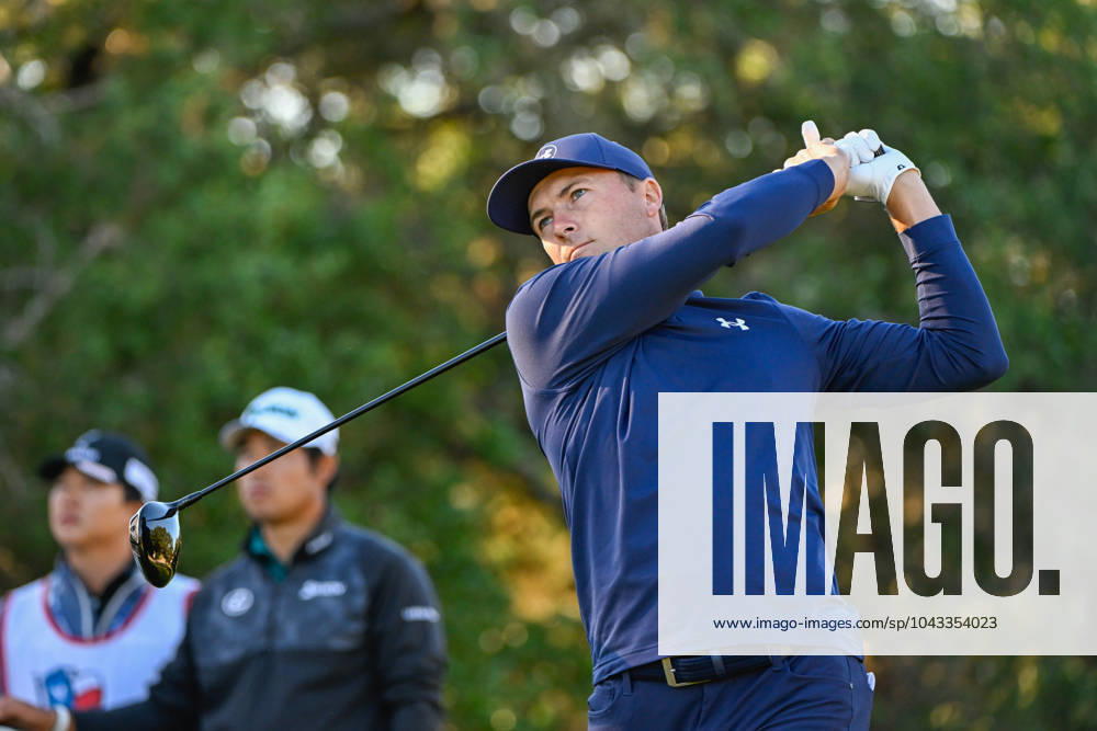 SAN ANTONIO, TX - APRIL 05: Jordan Spieth (USA) watches his tee shot on 12 during Rd2 of the Valero Texas Open at TPC San Antonio (Oaks Course) on April 5, 2024, in San Antonio, Texas. (Photo by Ken Murray Icon Sportswire) GOLF: APR 05 PGA, Golf Herren Valero Texas Open Icon2404050102