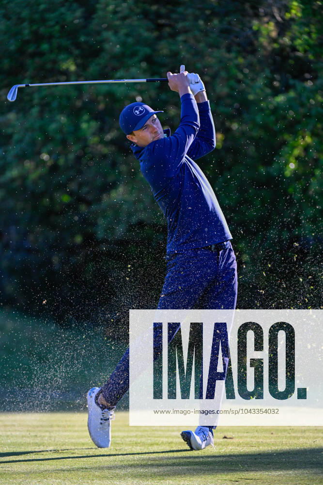 SAN ANTONIO, TX - APRIL 05: Jordan Spieth (USA) watches his tee shot on 13 during Rd2 of the Valero Texas Open at TPC San Antonio (Oaks Course) on April 5, 2024, in San Antonio, Texas. (Photo by Ken Murray Icon Sportswire) GOLF: APR 05 PGA, Golf Herren Valero Texas Open Icon2404050122