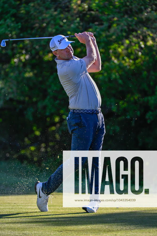 SAN ANTONIO, TX - APRIL 05: Lucas Glover (USA) watches his tee shot on 13 during Rd2 of the Valero Texas Open at TPC San Antonio (Oaks Course) on April 5, 2024, in San Antonio, Texas. (Photo by Ken Murray Icon Sportswire) GOLF: APR 05 PGA, Golf Herren Valero Texas Open Icon2404050132