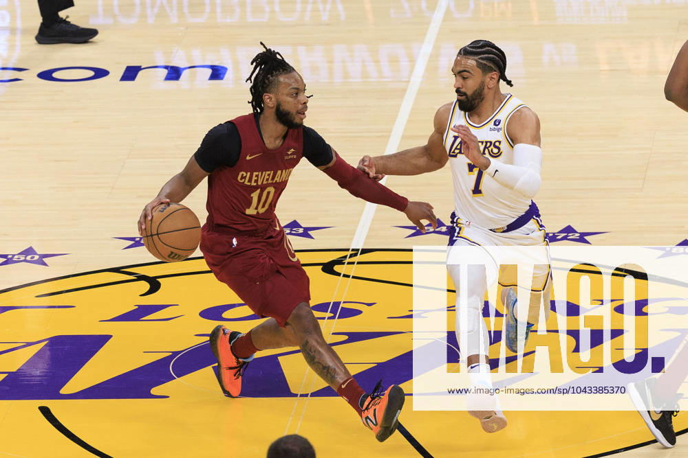 Gabe Vincent 7 of the Los Angeles Lakers defends against Darius Garland 10 of the Cleveland Cavaliers during their NBA, Basketball Herren, USA game on Saturday April 6, 2024 at Crypto.com Arena in Los Angeles, California. JAVIER ROJAS PI Los Angeles USA - ZUMAp124 20240406_zaa_p124_029