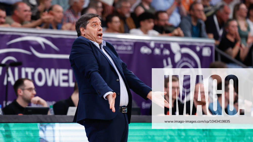 In the picture Head Coach Sasa Filipovski Wuerzburg Baskets 06 04 2024, BG Goettingen vs Wuerzburg Baskets, easyCredit BBL, Matchday 27, Germany, Goettingen, Sparkassen Arena Goettingen,