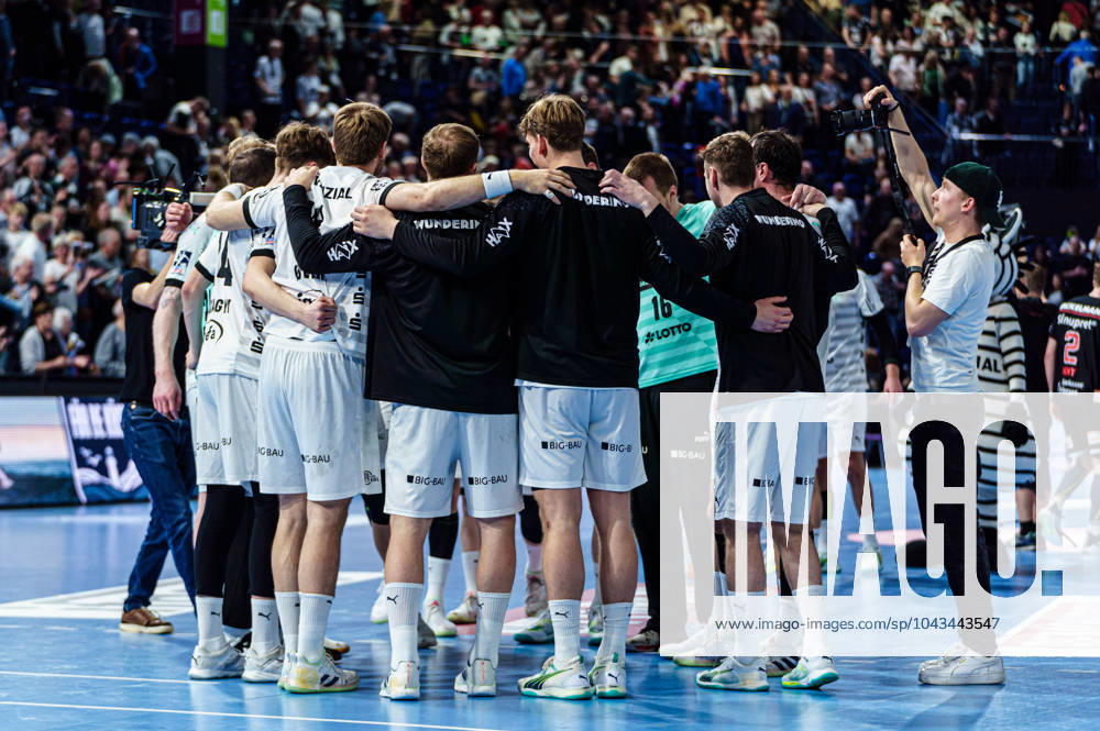 THW Kiel jubilant after victory end of match GER, THW Kiel vs HC Erlangen, Handball, Bundesliga, Matchday 28, Season 2023 2024, 06 04 2024 GER, THW Kiel vs HC Erlangen, Handball, Bundesliga, Matchday 28, Season 2023 2024, 06 04 2024 Kiel