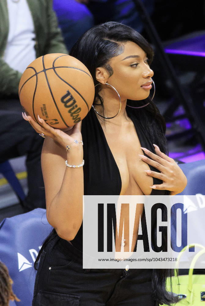 Megan Thee Stallion attends the NBA, Basketball Herren, USA game between the Los Angeles Lakers and the Minnesota Timberwolves on Sunday April 7, 2024 at Crypto.com Arena in Los Angeles, California. JAVIER ROJAS PI Los Angeles U.S - ZUMAp124 20240407_zaa_p124_046