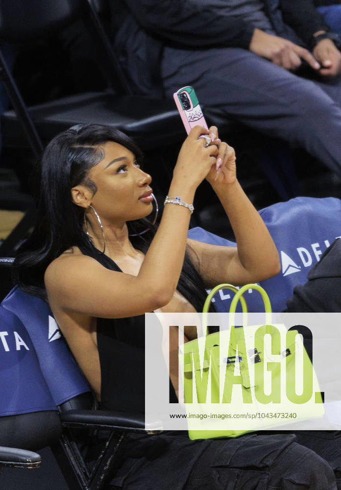 Megan Thee Stallion attends the NBA, Basketball Herren, USA game between the Los Angeles Lakers and the Minnesota Timberwolves on Sunday April 7, 2024 at Crypto.com Arena in Los Angeles, California. JAVIER ROJAS PI Los Angeles U.S - ZUMAp124 20240407_zaa_p124_054