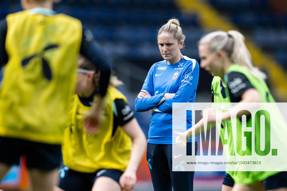 Head coach Gemma Grainger of the Norwegian women s national football team during a training session on April 8, 2024 in Breda Photo Emma Wallskog BILDBYRAN COP 320 EW0368 fotboll football soccer fotball em kval kval uefa womens euro qualifier qualifier träning practice training norge norway dam bbeng