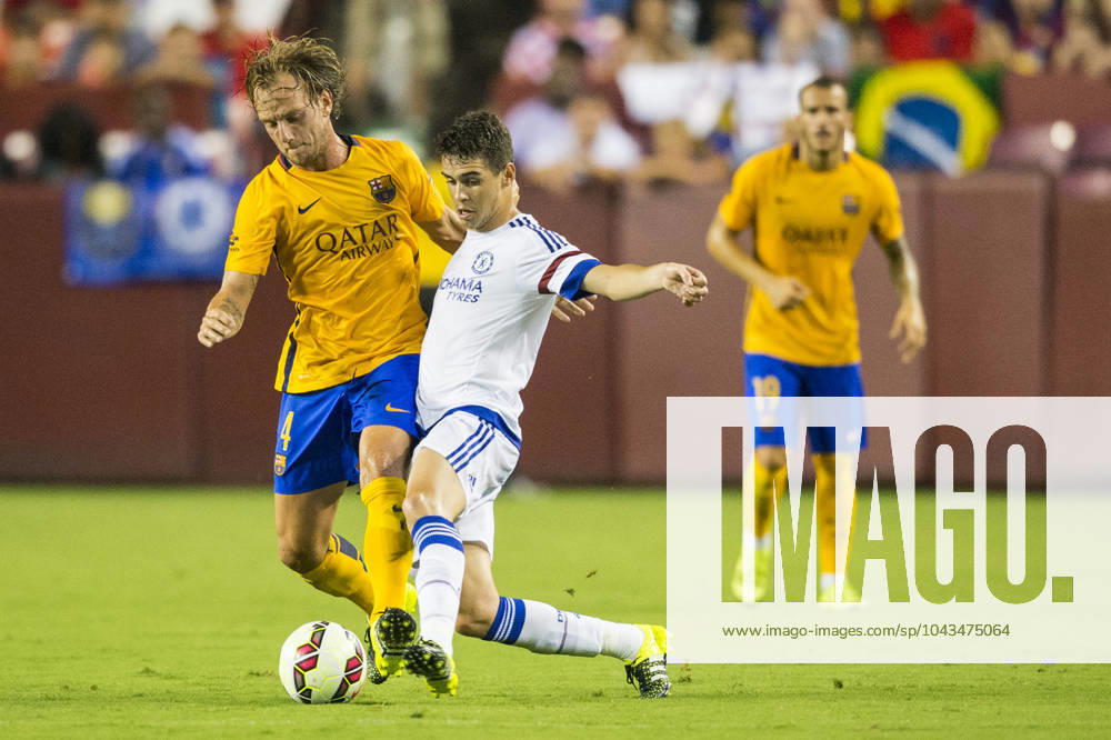 Soccer 2015: Chelsea vs Barcelona JUL 28 July 28, 2015, MD: 4 Barcelona M Ivan Rakitic and 8 Chelsea M Oscar during the International Champions Cup match between Chelsea FC and FC Barcelona, Barca at FedEx Field in Landover, MD. Jacob Kupferman CSM Landover MD United States of America