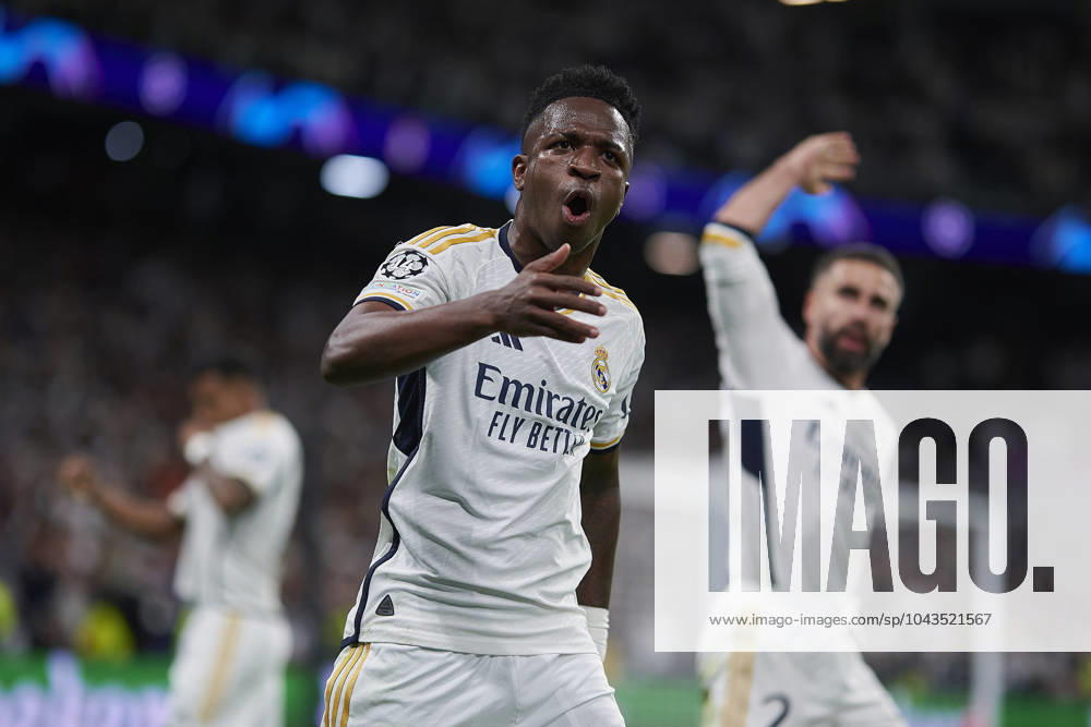 2024-04-09 Real Madrid CF v Manchester City - Quarter-final First Leg - UEFA Champions League 2023 24 MADRID, SPAIN - APRIL 9: Vinicius Junior and Dani Caravajal of Real Madrid CF celebrates a goal during the Quarter-final First Leg - UEFA Champions League match between Real Madrid CF and Manchester City at Estadio Santiago Bernabeu on April 9, 2024 in Madrid, Spain. (Photo by Pablo Morano BSR Agency) Madrid Spain Content not available for redistribution in The Netherlands directly or indirectly through any third parties.