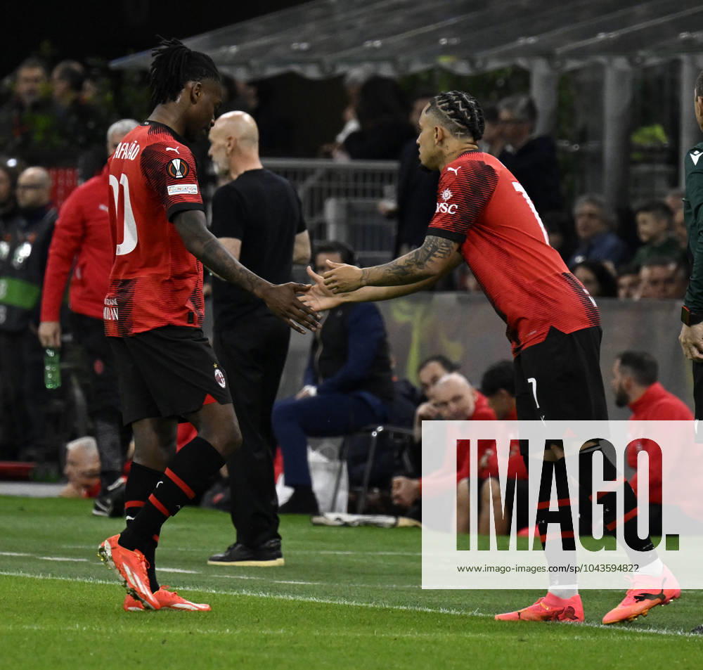 Foto IPP Paolo Bona Milano 11 04 2024 UEFA Europa League di Calcio stagione 2023 2024 partita Milan-Roma Nella foto Rafael Leao sostituito da Noah Okafor Italy Photo Press Worldwide Copyright italy Italy ITALY