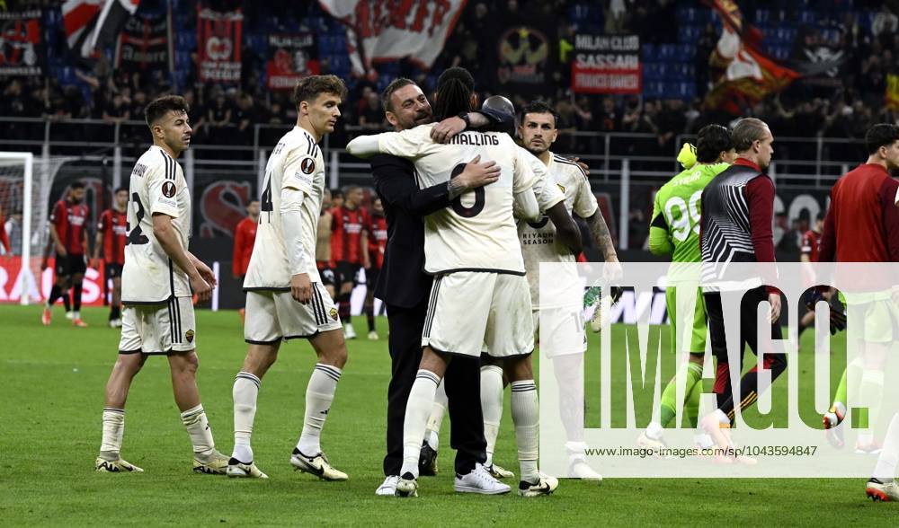 Foto IPP Paolo Bona Milano 11 04 2024 UEFA Europa League di Calcio stagione 2023 2024 partita Milan-Roma Nella foto lesultanza di Daniele De Rossi, allenatore del Roma dopo la vittoria per 0-1 Italy Photo Press Worldwide Copyright italy Italy ITALY