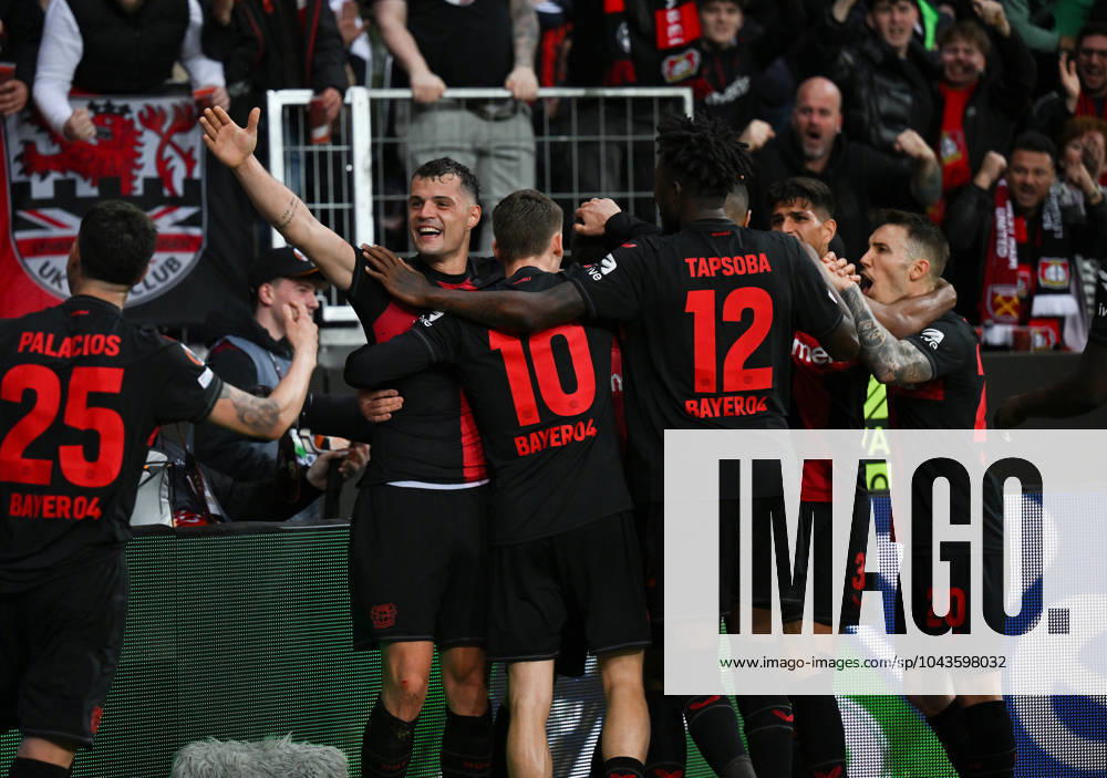 Jubel 1 0 v li , Granit Xhaka Bayer 04 Leverkusen , Florian Wirtz Bayer 04 Leverkusen , Edmond Tapsoba Bayer 04 Leverkusen , Jonas Hofmann Bayer 04 Leverkusen , verd , Piero Hincapie Bayer 04 Leverkusen , Alejandro Grimaldo Bayer 04 Leverkusen 11 04 2024, Football Europa League, Season 2023 2024, Quarter-final first leg, Bayer 04 Leverkusen West Ham United Leverkusen BayArena Nordrhein Westfalen Germany Team2