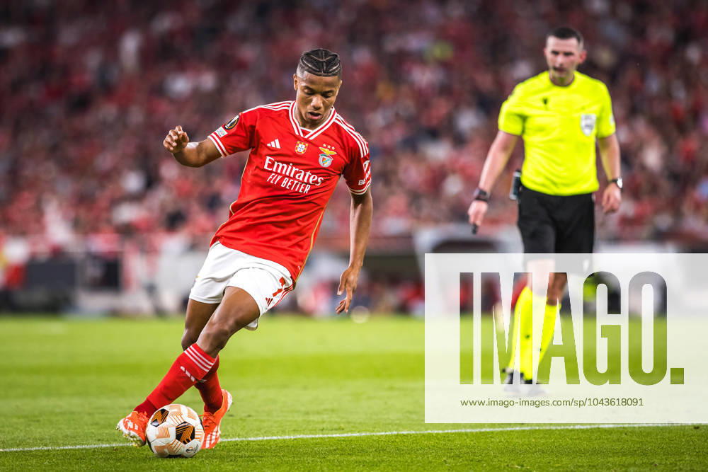 David Neres of SL Benfica in action during the UEFA Europa League quarterfinal first leg match between SL Benfica and Olympique de Marseille at Estadio da Luz in Lisbon. Lisbon Portugal - ZUMAs197 20240411_aaa_s197_545