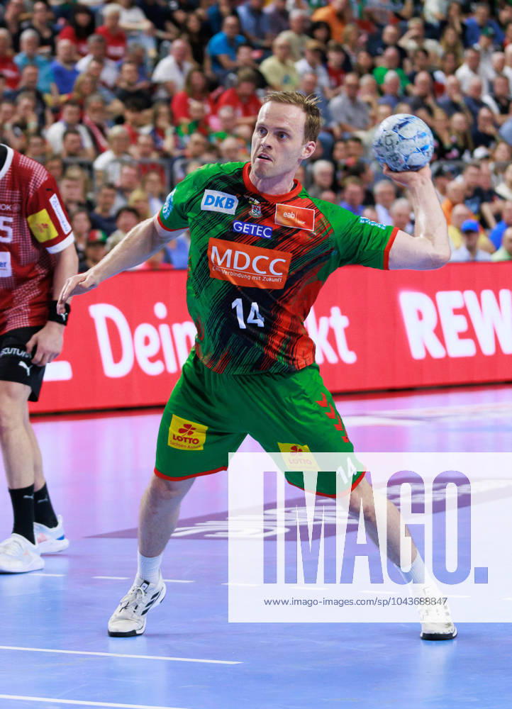 Omar Ingi Magnusson SC Magdeburg, 14 shoots shoots a seven-meter, scores a goal, action, goal throw SC Magdeburg SCM vs Fuechse Berlin BER , handball, DHB Pokal Maenner, semi-final, REWE Final4, season 2023 2024, 13 04 2024 SC Magdeburg SCM vs Fuechse Berlin BER , handball, DHB Pokal Maenner, semi-final, REWE Final4, season 2023 2024, 13 04 2024 Koeln