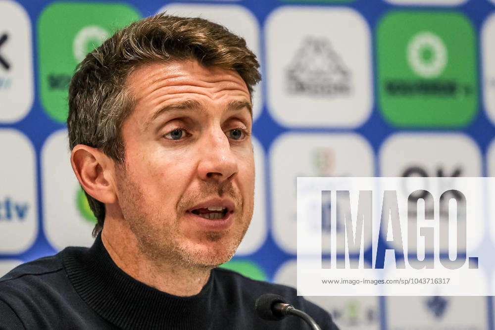 Estoril, Portugal, April 13th 2024: Vasco Seabra (GD Estoril Praia Coach) in action during the press conference, PK, Pressekonferenz in Liga Portugal Betclic game between GD Estoril Praia vs SC Braga at Estadio Antonio Coimbra da Mota, Estoril, Portugal (Joao Bravo SPP)