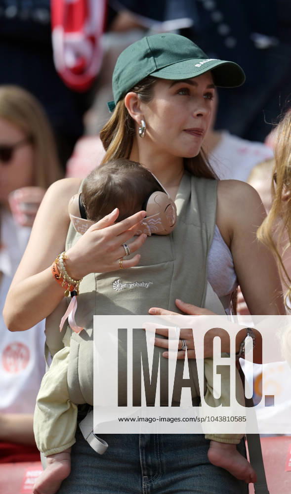 Nele Amiri with son photographed at the soccer Bundesliga match Mainz 05 against TSG Hoffenheim on 13 4 2024 in Mainz