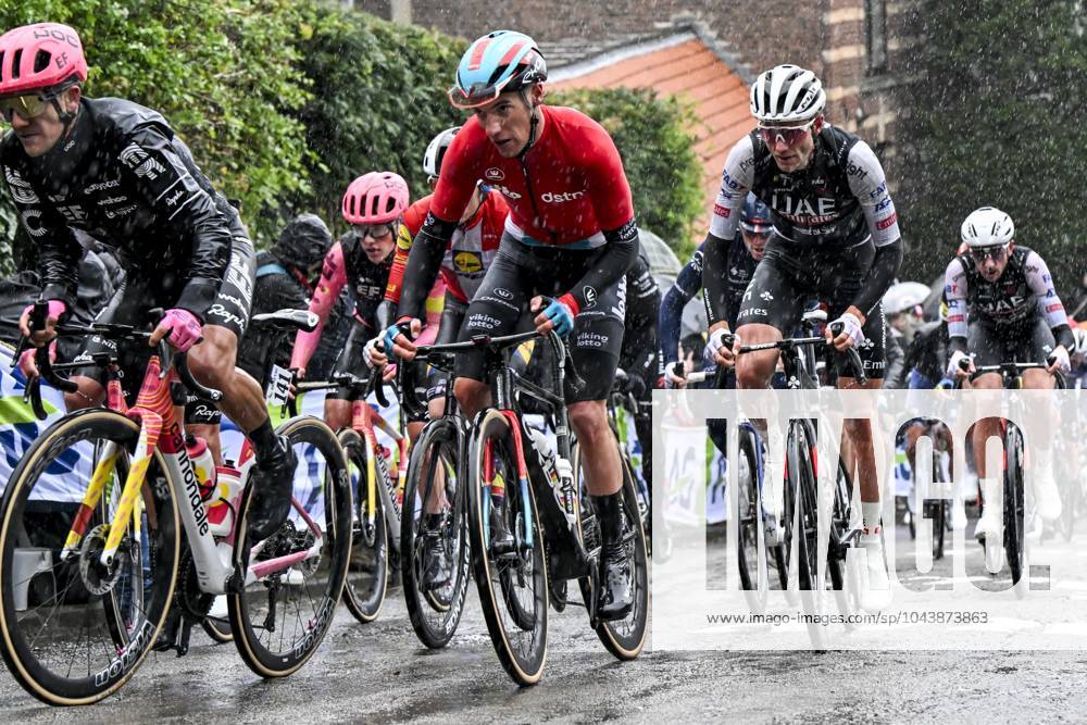 Ecuadorian Richard Carapaz of EF Education-EasyPost and Belgian Maxim Van Gils of Lotto Dstny pictured in action during the men s race of the La Fleche Wallonne , one day cycling race (Waalse Pijl - Walloon Arrow), 199 km from Charleroi to Huy, Wednesday 17 April 2024. ERICxLALMAND x91145994x